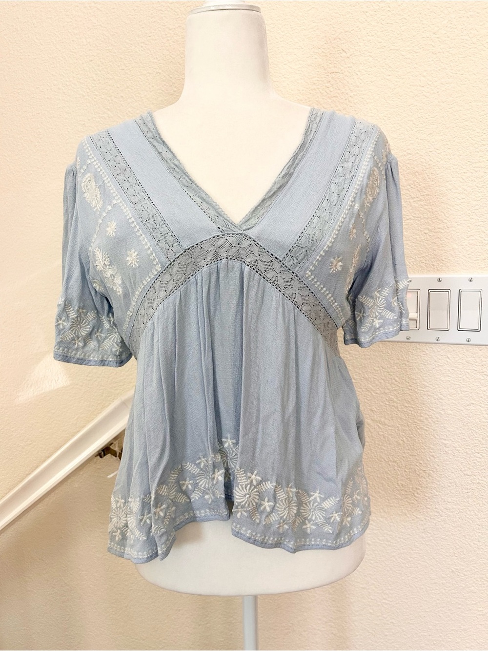 In Loom Boho Lace Trim Embroidered Babydoll Blouse V-Neck Blue Size Large